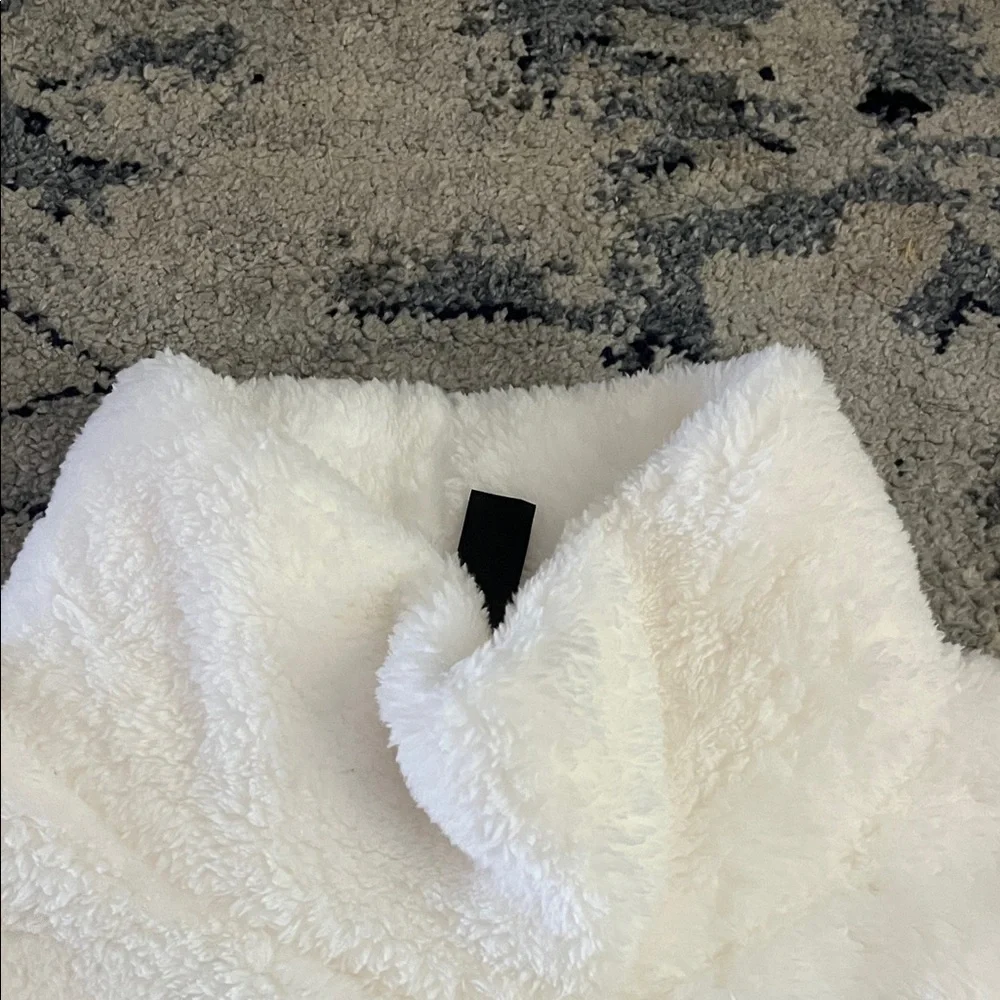 Cozy White Fleece Pullover - Picture 5 of 6